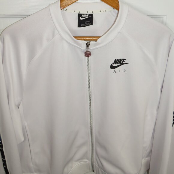 Womens Nike Air Jacket White/Black Logo Plus Size 1X Crop CV8848-100 - Picture 2 of 4